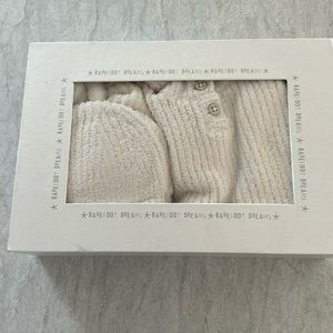 Barefoot dreams baby bundle.